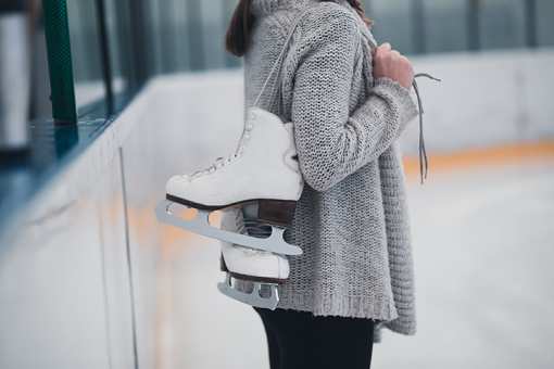 10 Best Ice Skating Rinks in Connecticut!