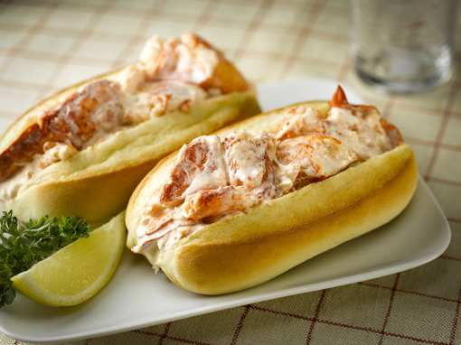 10 Best Lobster Rolls in Connecticut!