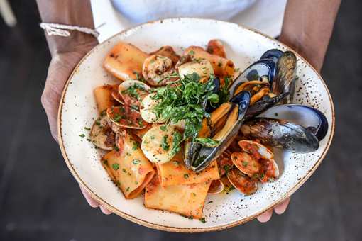 The 10 Best Seafood Restaurants in Connecticut!