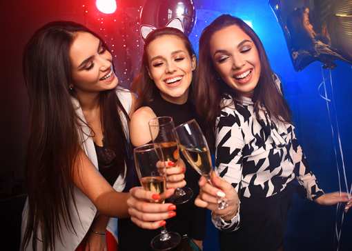 The 8 Best Bars to Celebrate the New Year in Delaware!