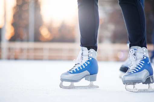 9 Best Ice Skating Rinks in Iowa!
