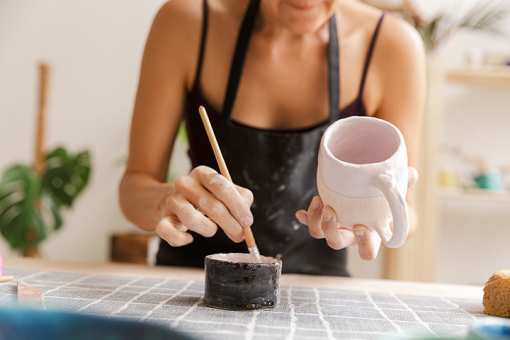 7 Best Paint Your Own Pottery Studios in Iowa!