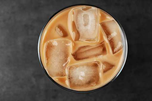 10 Best Spots for Iced Coffee in Illinois!