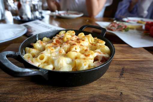 8 Best Places for Mac and Cheese in Maine!