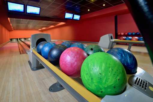 10 Best Bowling Alleys in New York!