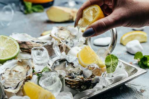 10 Best Places for Oysters in New York!