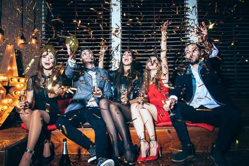The 10 Best Bars to Celebrate the New Year in Ohio!