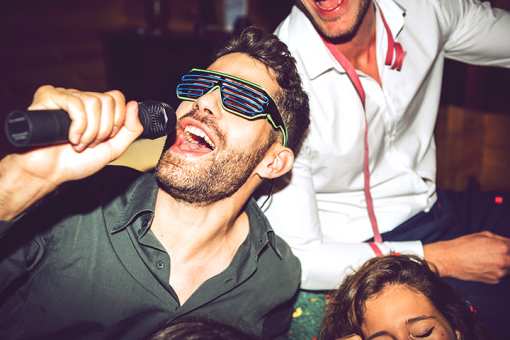 The 7 Best Karaoke Bars in Rhode Island!