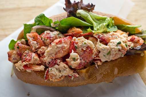 8 Best Lobster Rolls in Tennessee!