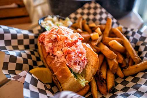 10 Best Lobster Rolls in Texas!
