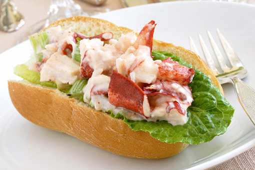 10 Best Lobster Rolls in Wisconsin!